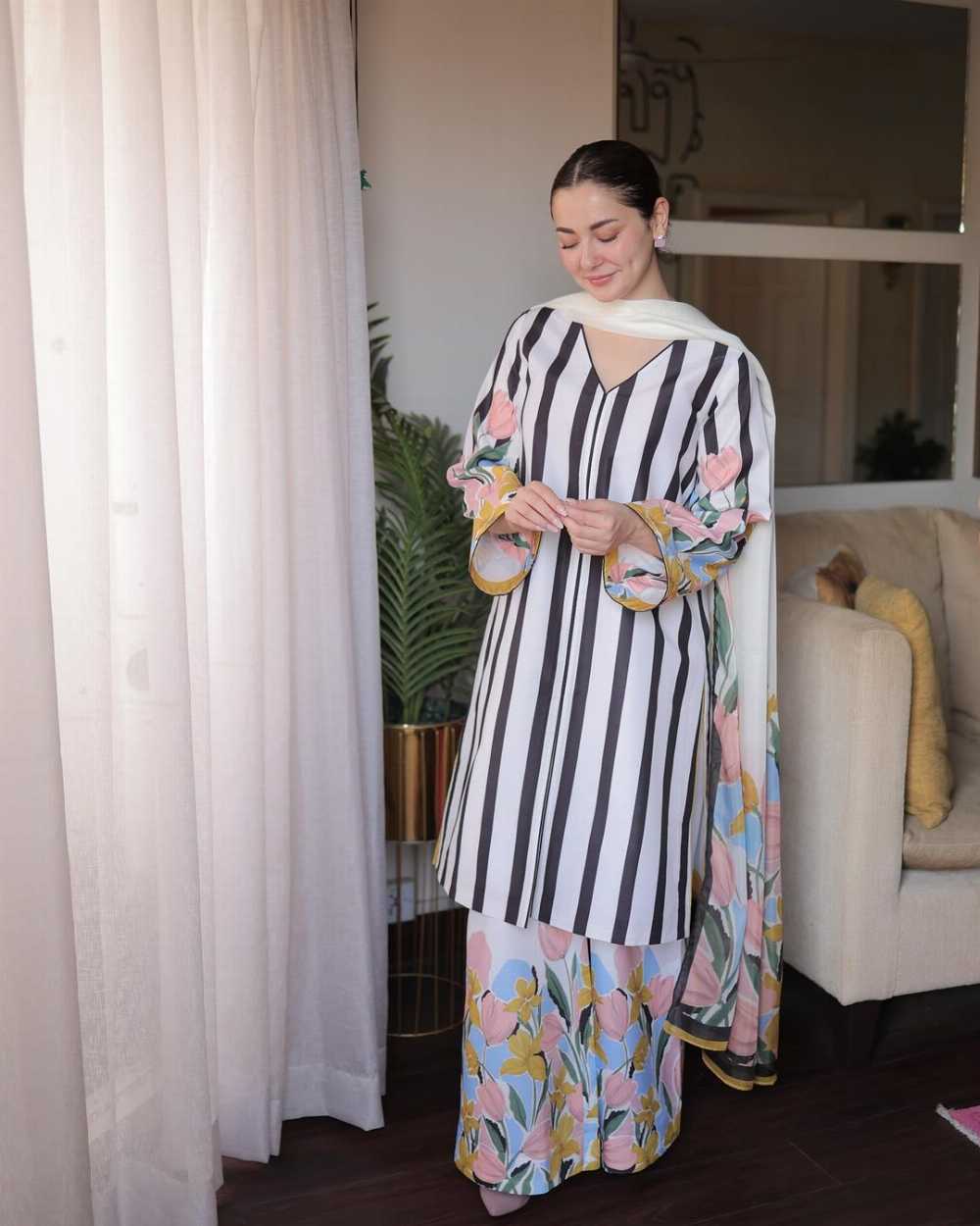 HHania Amir - Digital Printed 3 Piece Swiss Lawn With Voil Cambric Cotton Dupatta (unstitch) 08